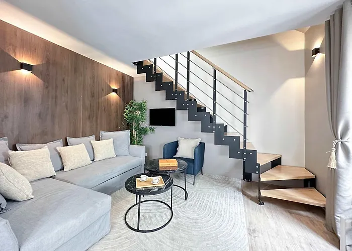Stylish & Chic Duplex Near Eiffel Tower