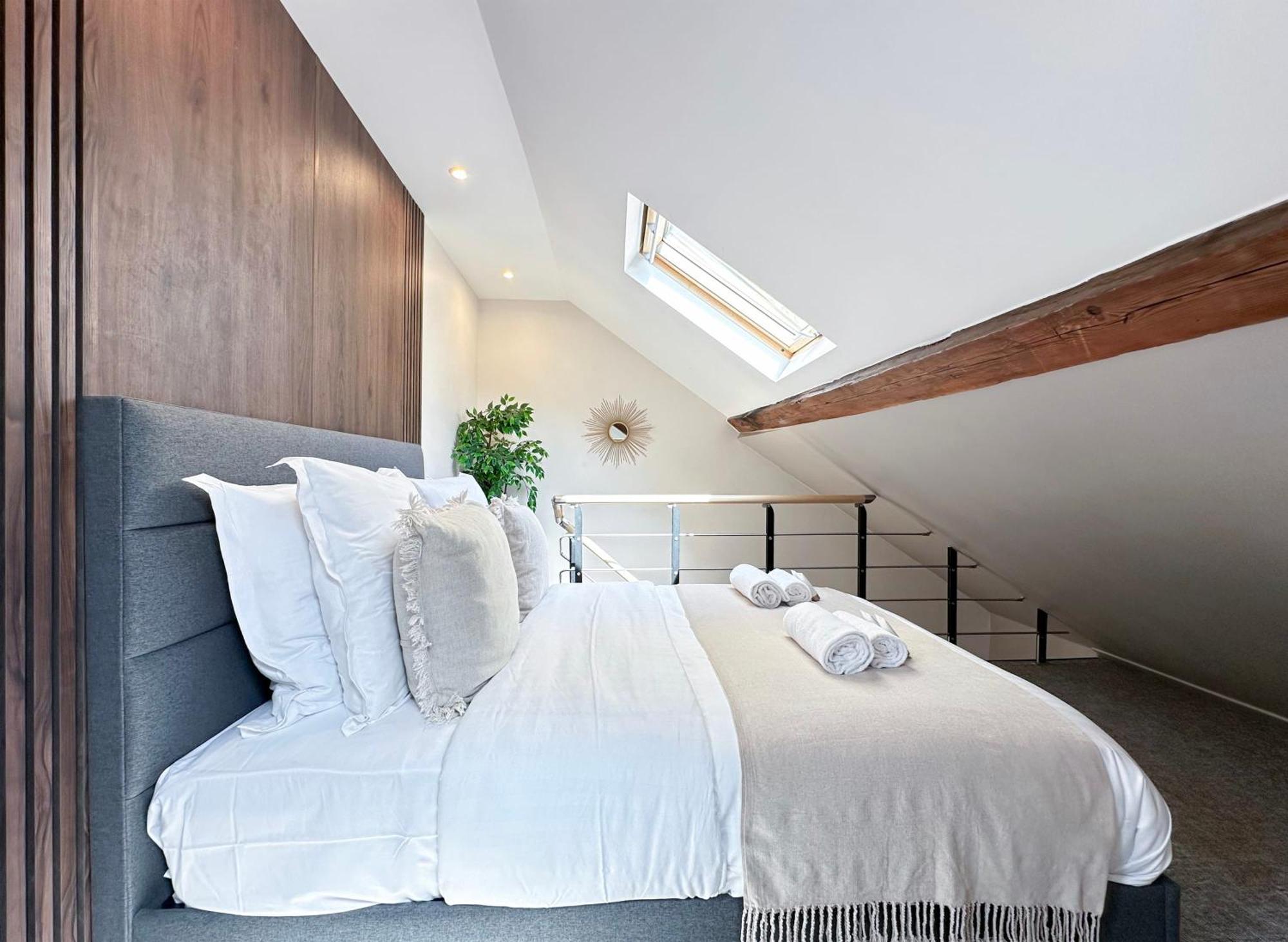 Stylish & Chic Duplex Near Eiffel Tower *