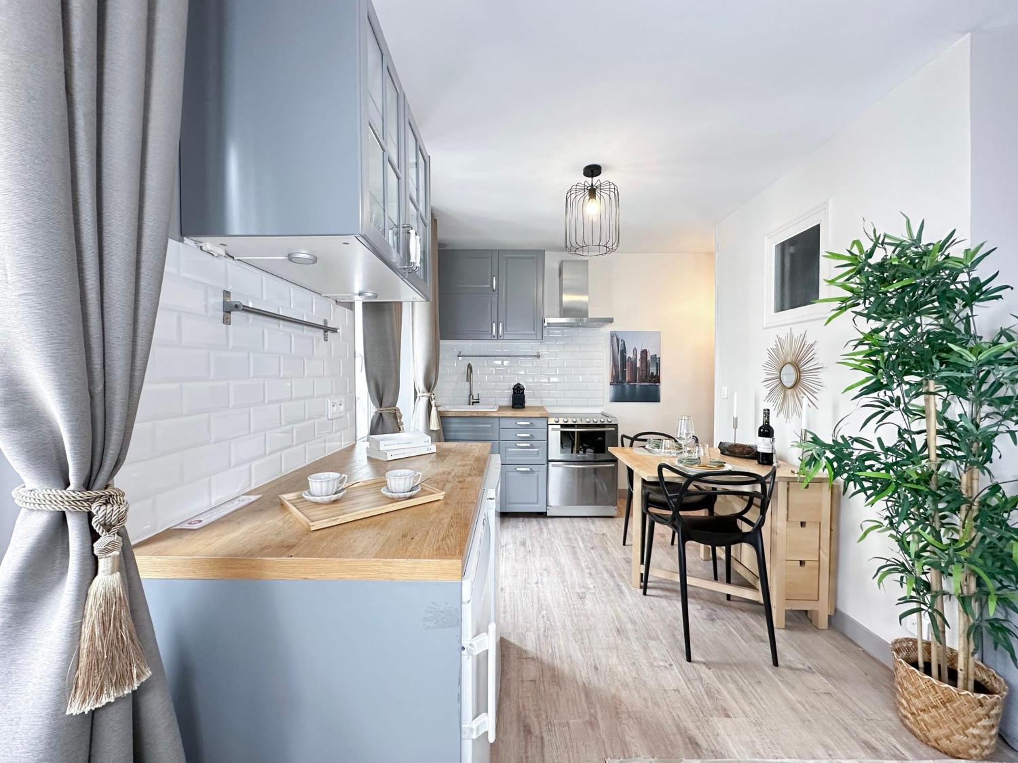 Stylish & Chic Duplex Near Eiffel Tower *