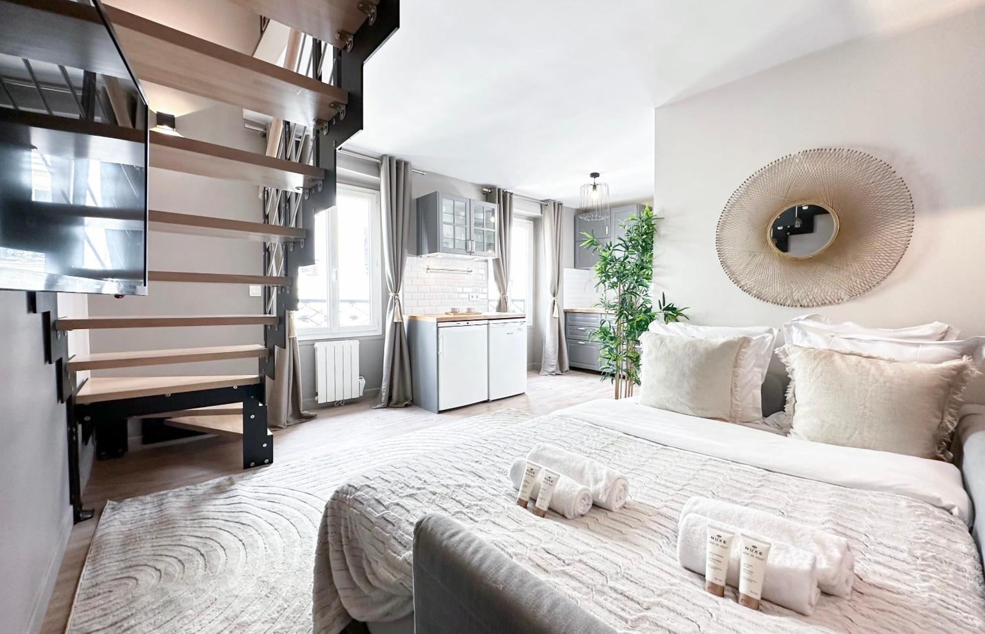 Stylish & Chic Duplex Near Eiffel Tower *