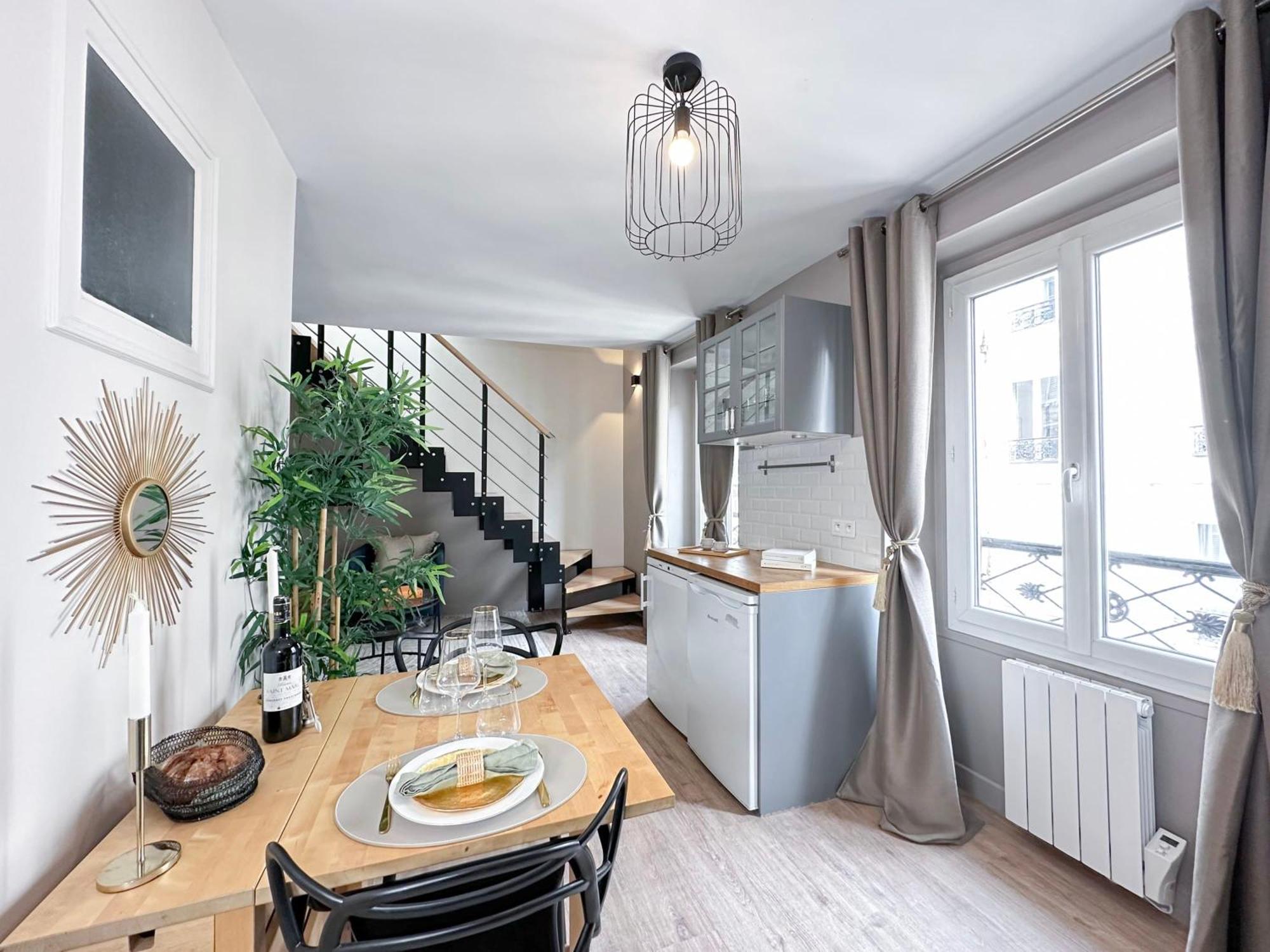 Stylish & Chic Duplex Near Eiffel Tower *