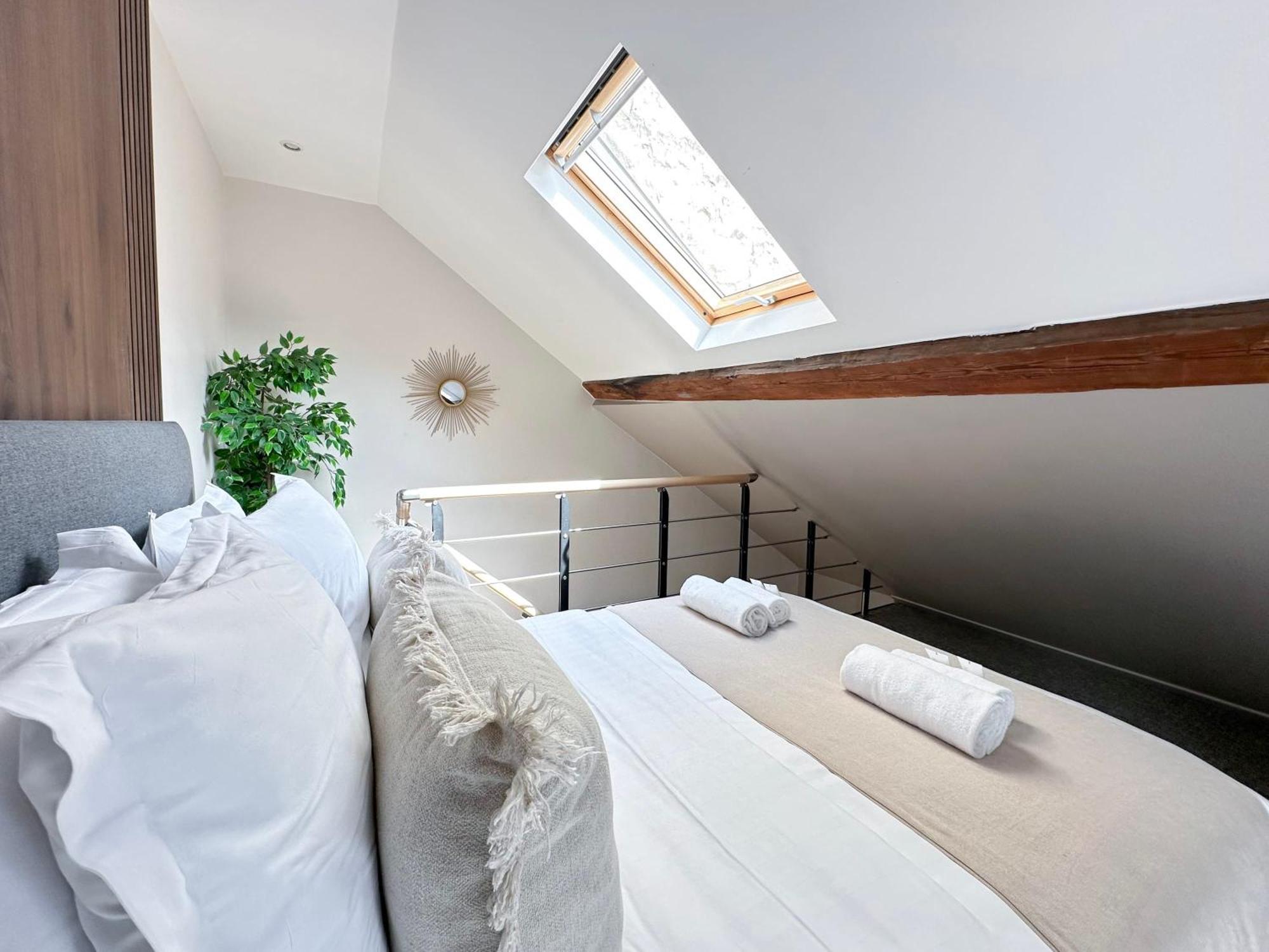 Stylish & Chic Duplex Near Eiffel Tower