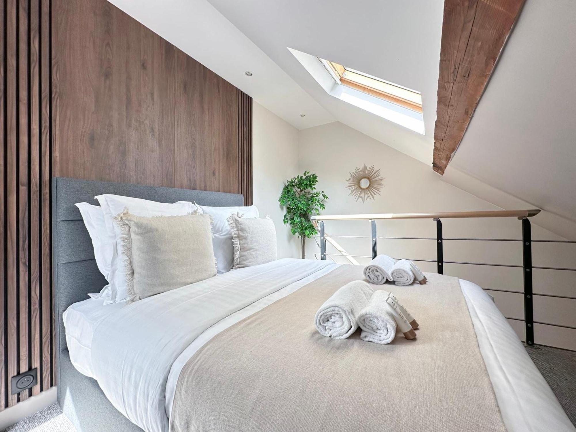 Stylish & Chic Duplex Near Eiffel Tower Apartment Paris
