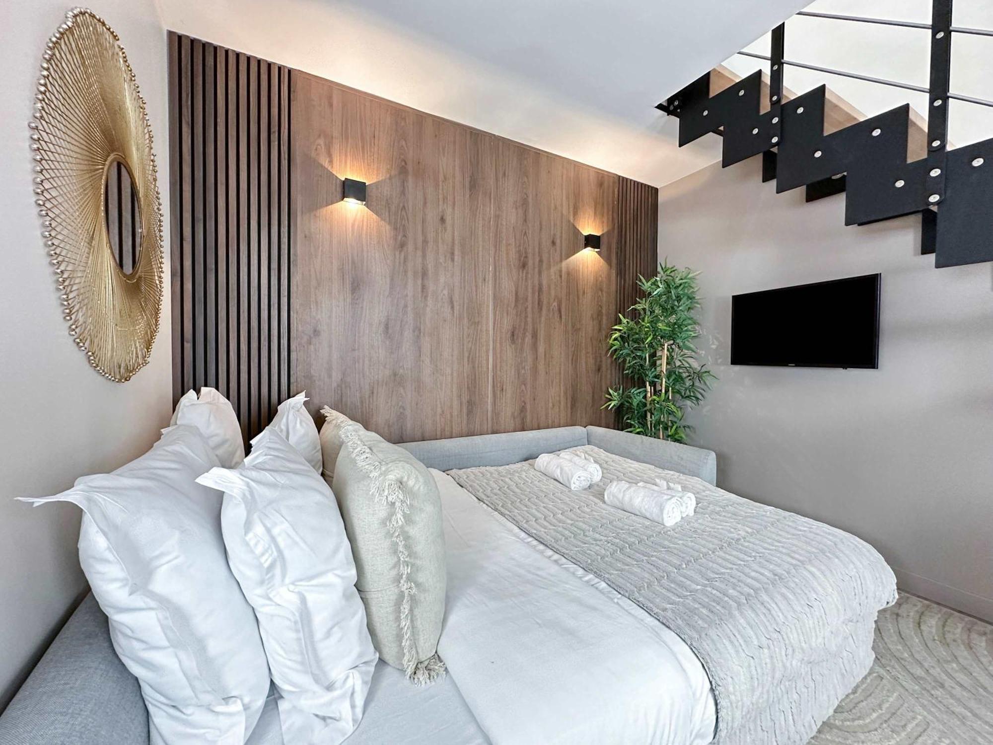 Stylish & Chic Duplex Near Eiffel Tower Apartment