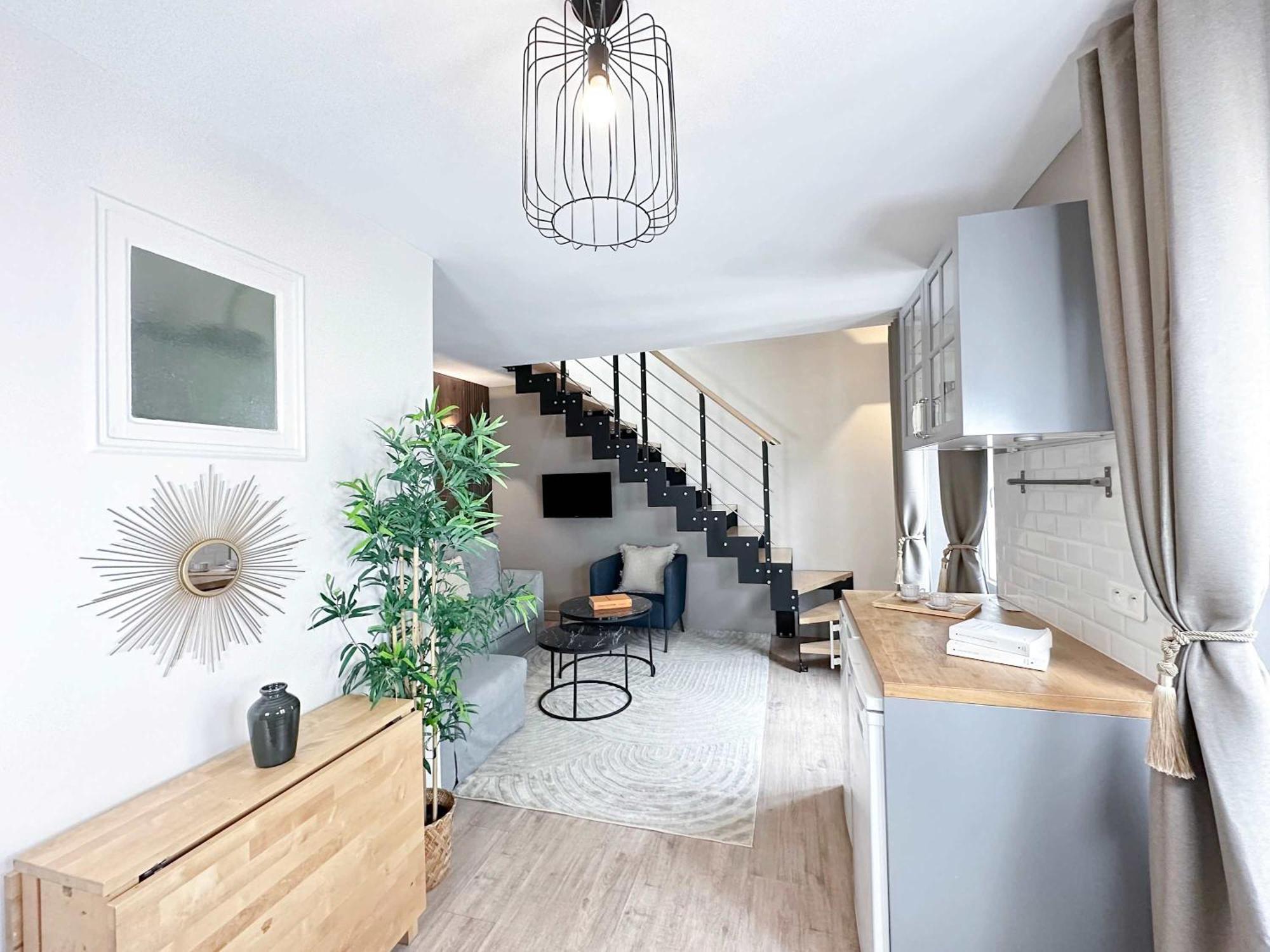 Stylish & Chic Duplex Near Eiffel Tower *