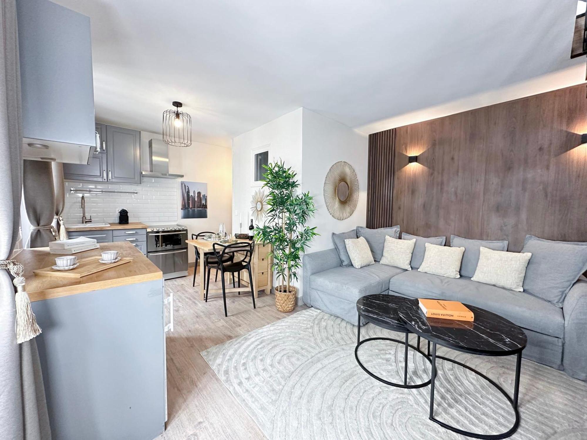 Stylish & Chic Duplex Near Eiffel Tower Parigi
